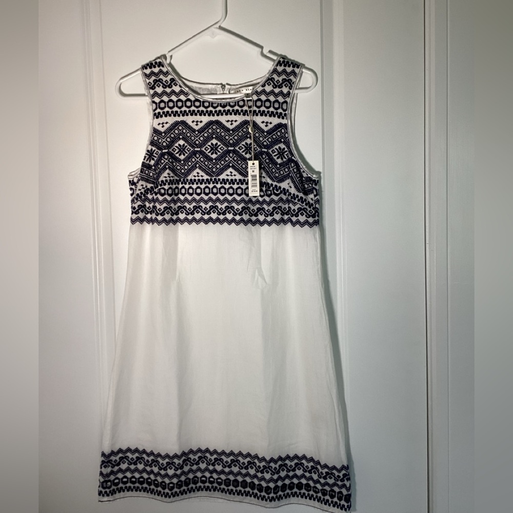 NWT. Max Studios. Size M…lined…zipper opening in back.  Measurements as shown.